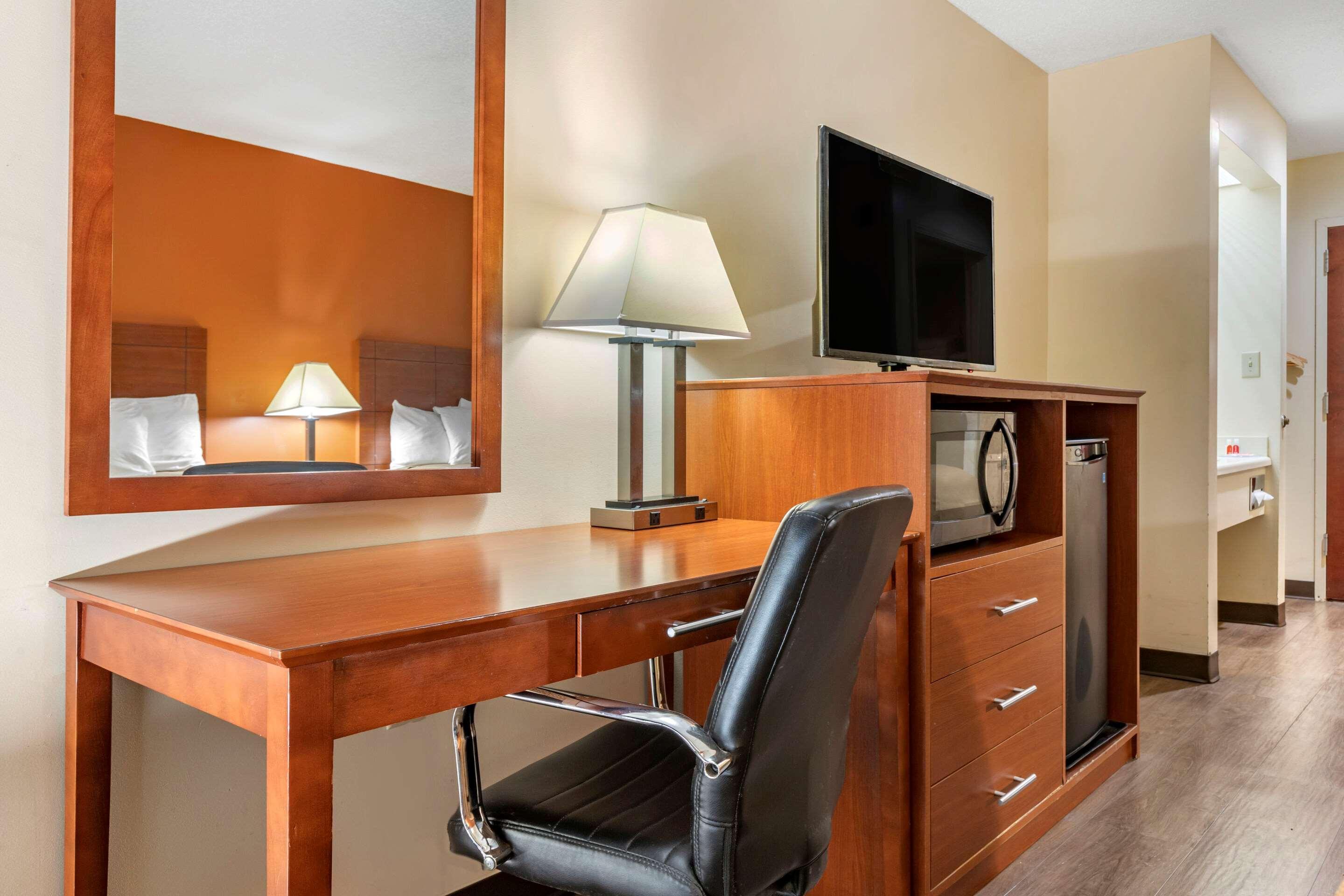 Econo Lodge St. Stephen Luaran gambar