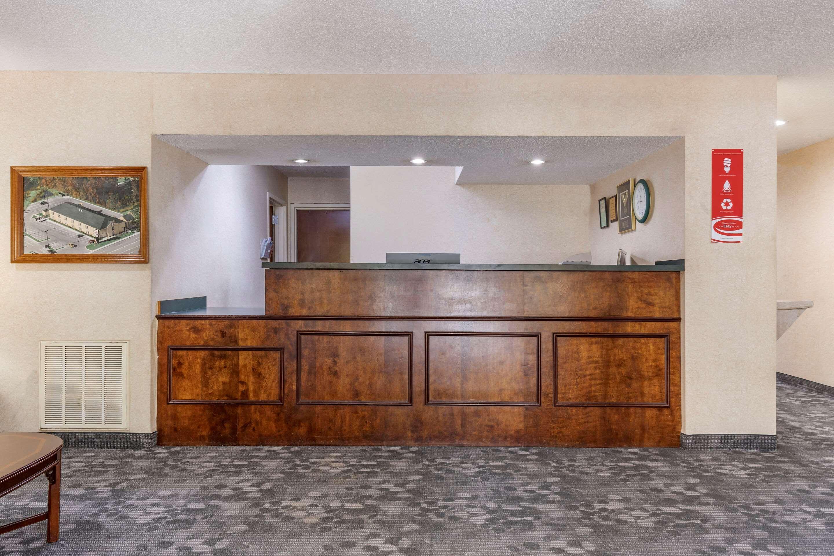 Econo Lodge St. Stephen Luaran gambar