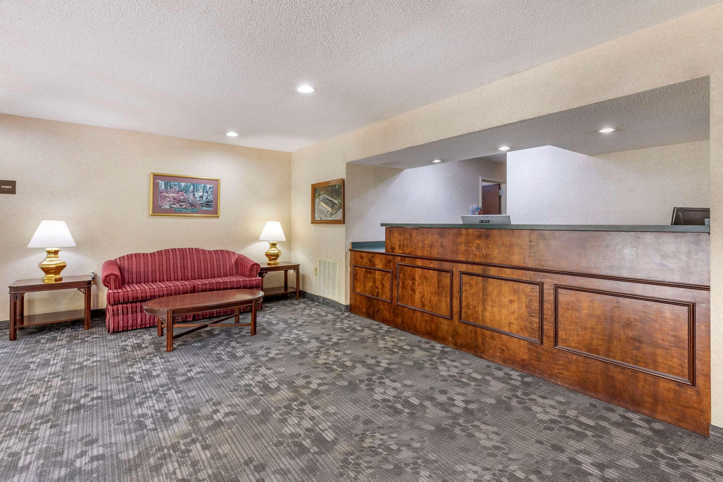 Econo Lodge St. Stephen Luaran gambar