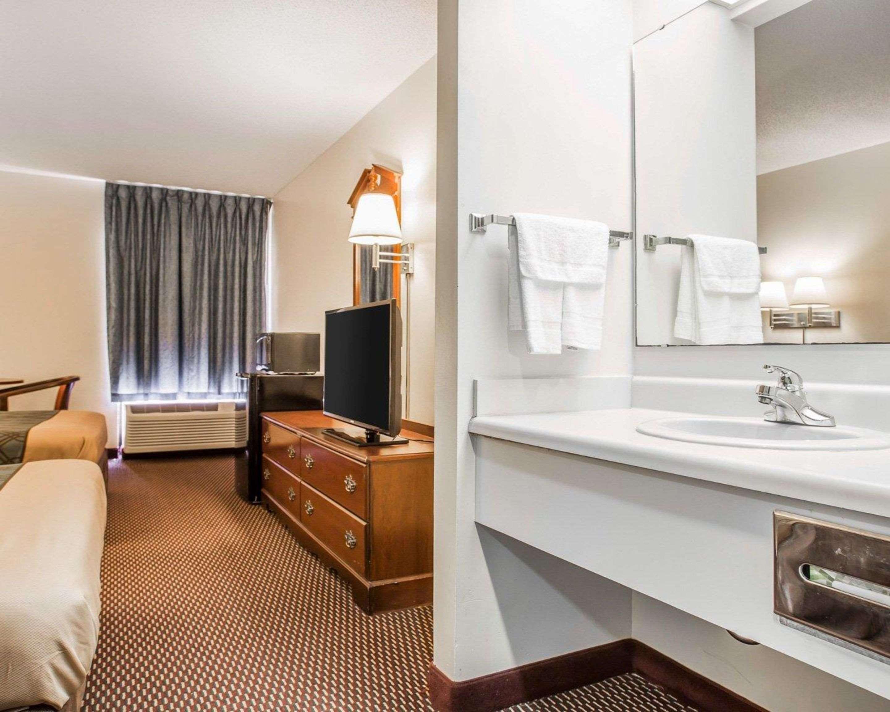 Econo Lodge St. Stephen Luaran gambar