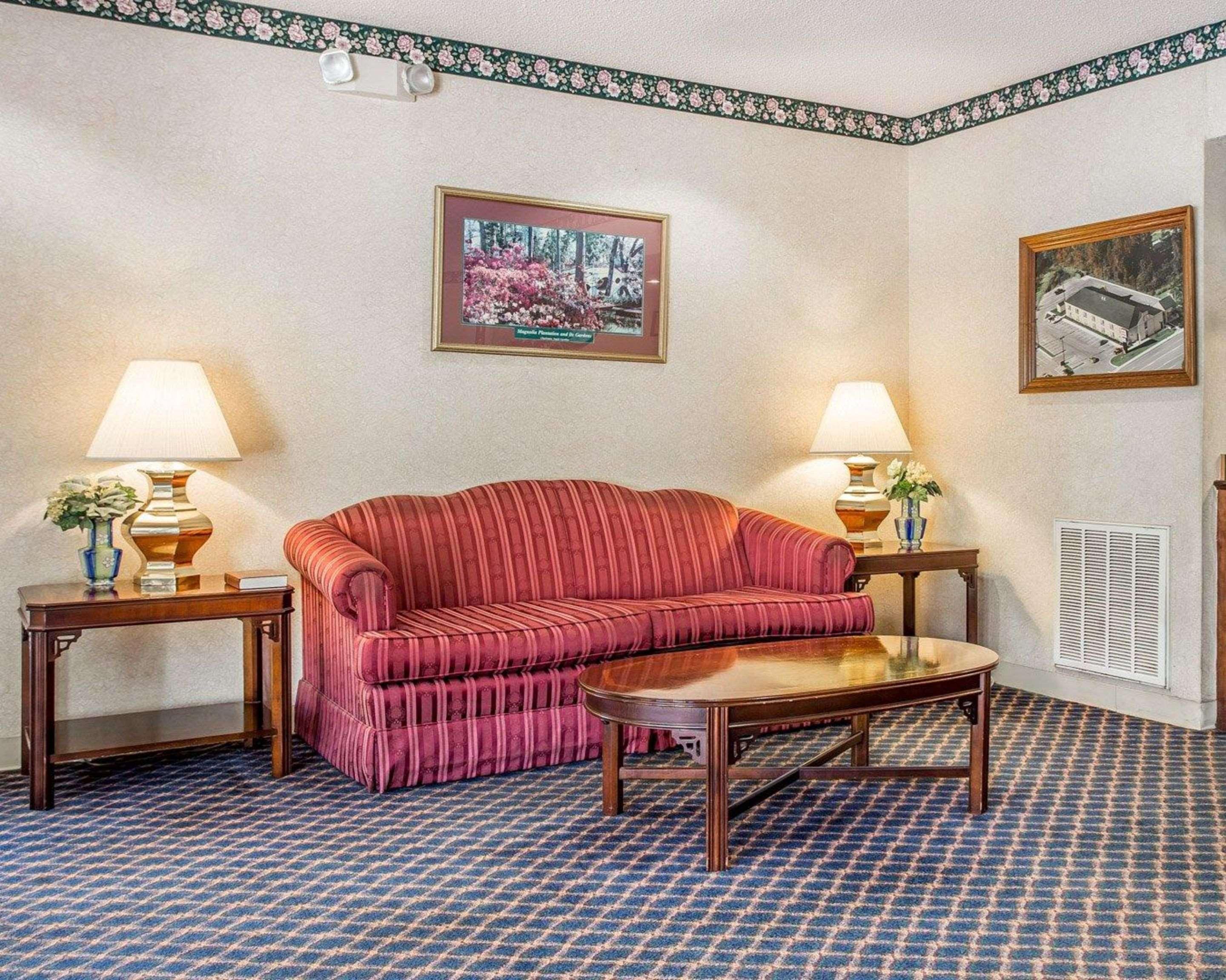 Econo Lodge St. Stephen Luaran gambar