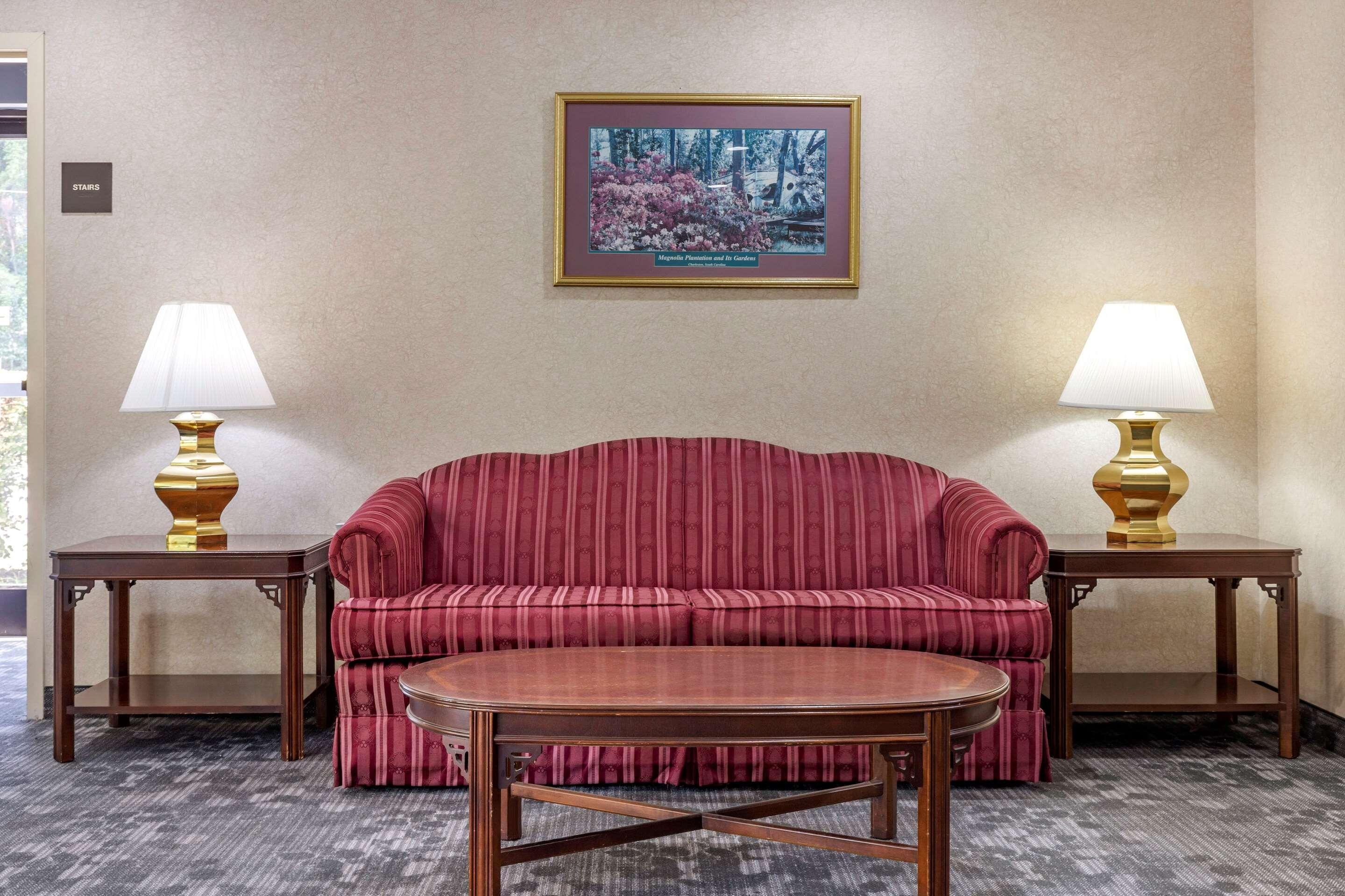 Econo Lodge St. Stephen Luaran gambar