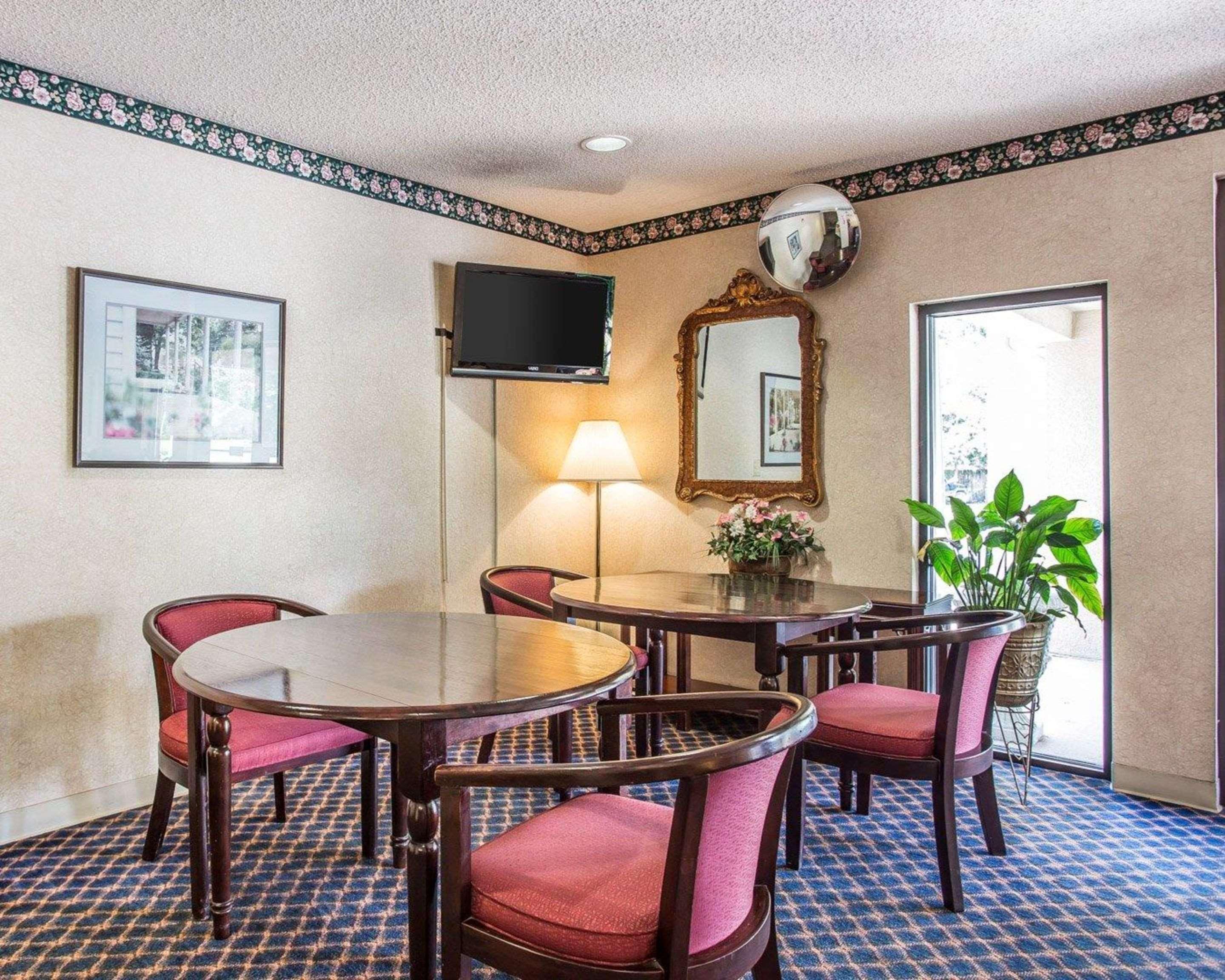 Econo Lodge St. Stephen Luaran gambar