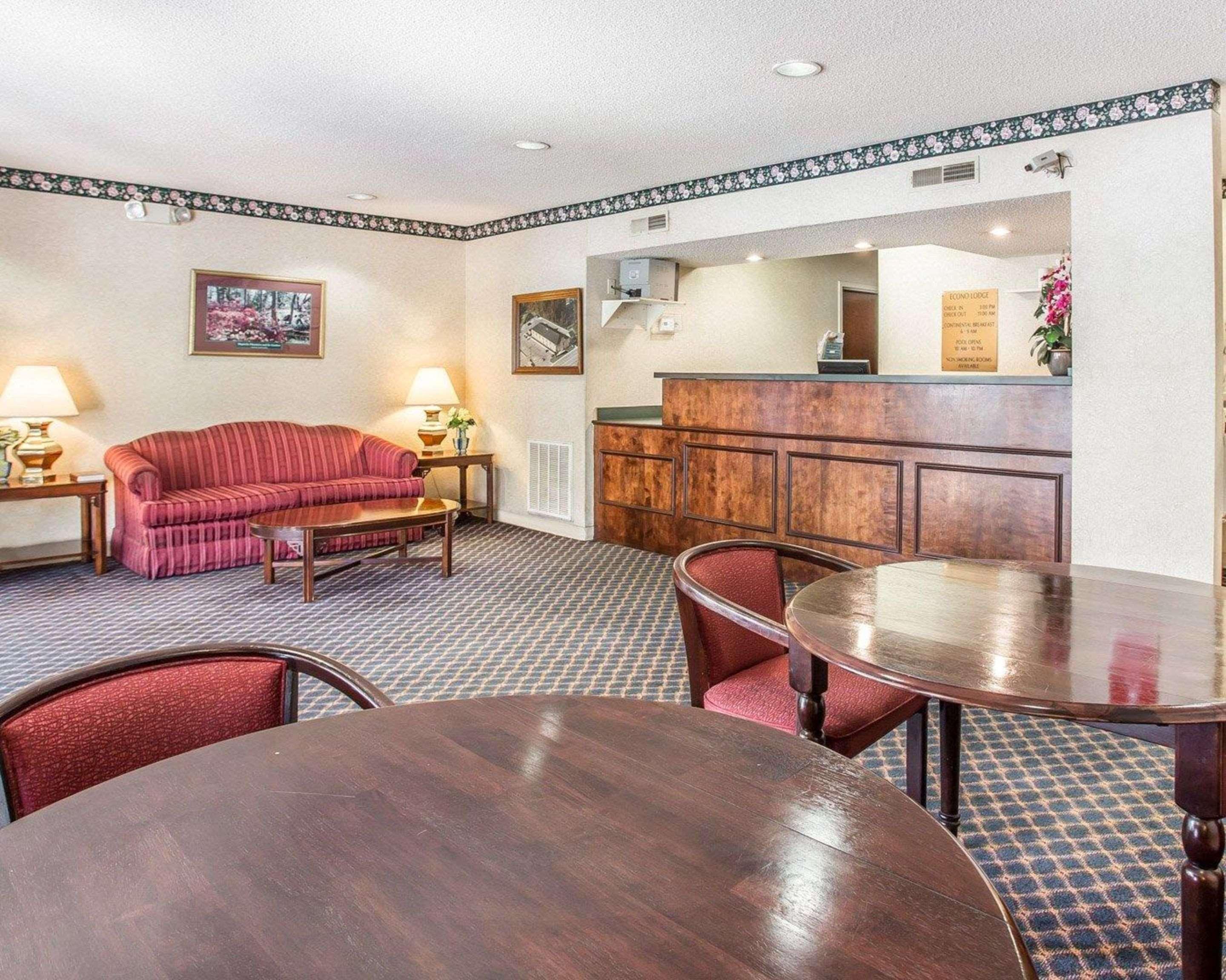 Econo Lodge St. Stephen Luaran gambar
